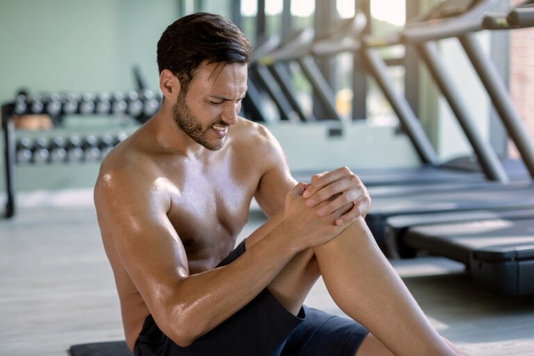 Naciągnięty mięsień – jakie są objawy, ile trwa przerwa i jak leczyć